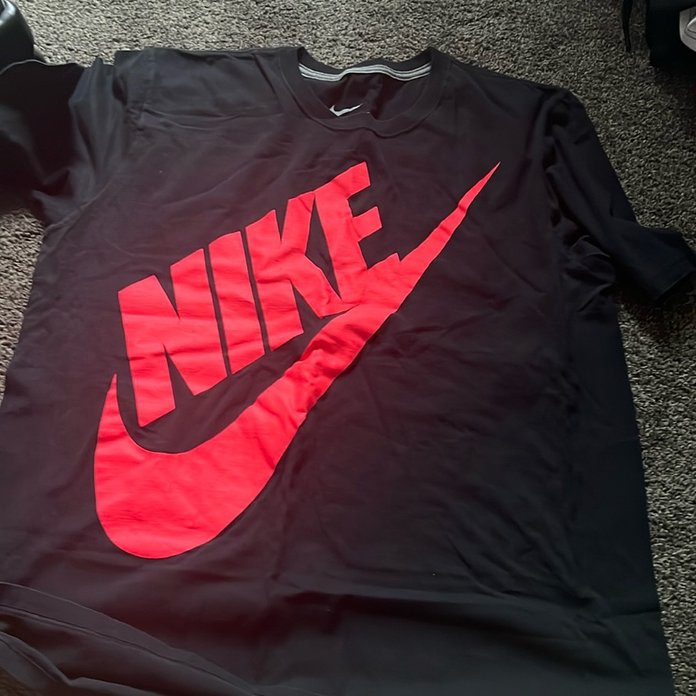 Nike men’s tee